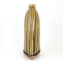 Load image into Gallery viewer, Triangle Vase